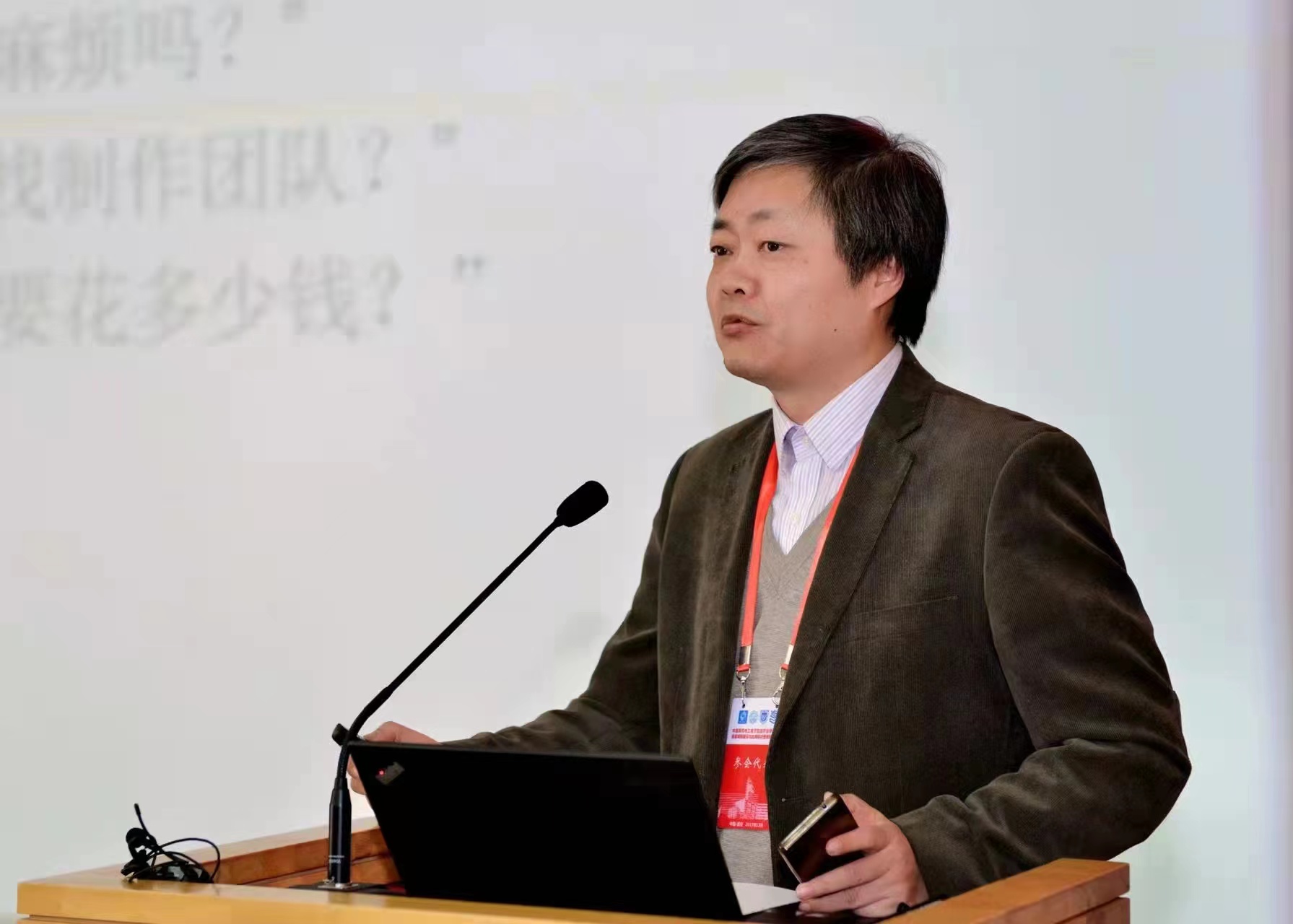 以你为镜：平凡相伴里的微光——记东南大学杰出教学奖获得者、信息科学与工程学院孟桥教授